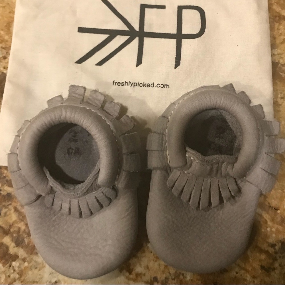 Freshly picked moccasins - like new, Gray, size 2